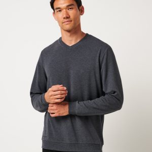 Amenities V-Neck Crew